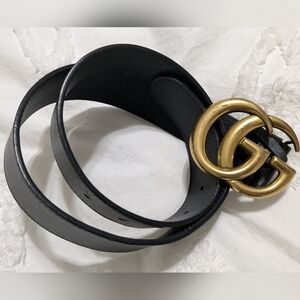 Gucci Elegant Black Belt with Gold Buckle